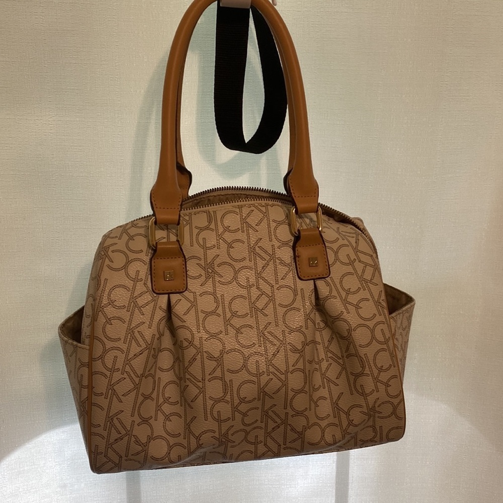 Calvin Klein women’s bag lightly use stains inside - Picture 2 of 10